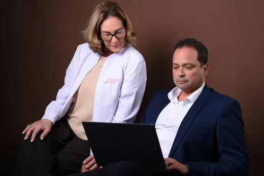 Dr. André Luis e Dra. Cristiane Alves - Responsáveis Técnicos HC Ergonomia